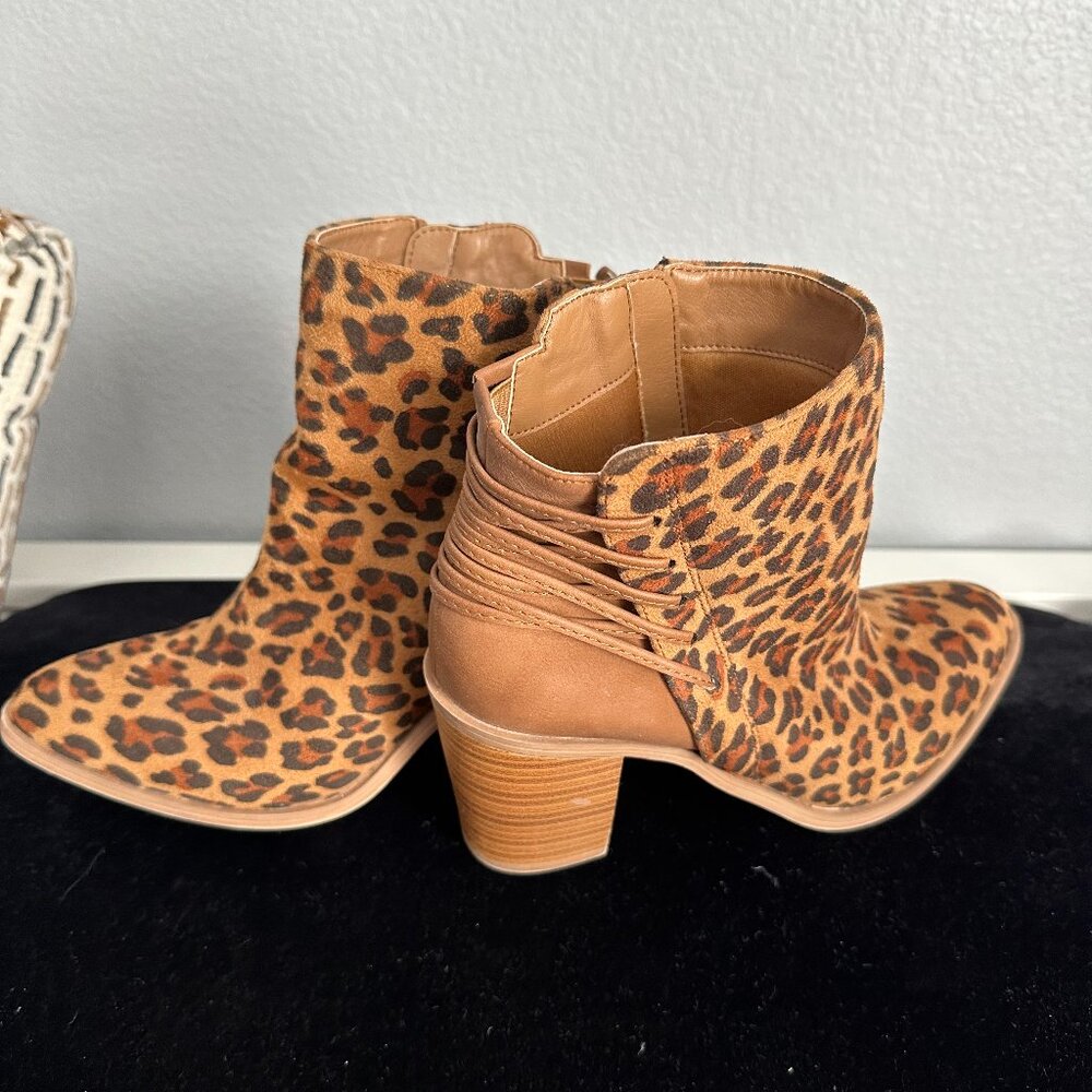 Very Volatile Flocked Leopard Ankle Boots Side Zip 3” Heel Women’s 8.5